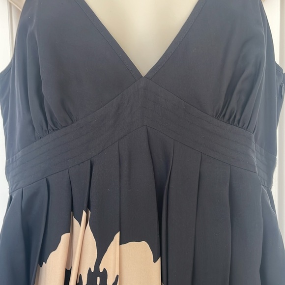 WORN ONCE GORGEOUS MINI SILK DRESS SIZE 6, LAUNDRY - Picture 3 of 7